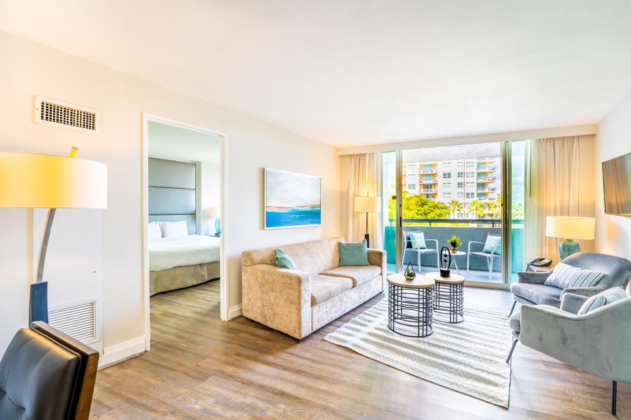 Waterview Condo- Spacious 2 Bedroom - Central - Steps To Beach フォート・ローダーデール エクステリア 写真