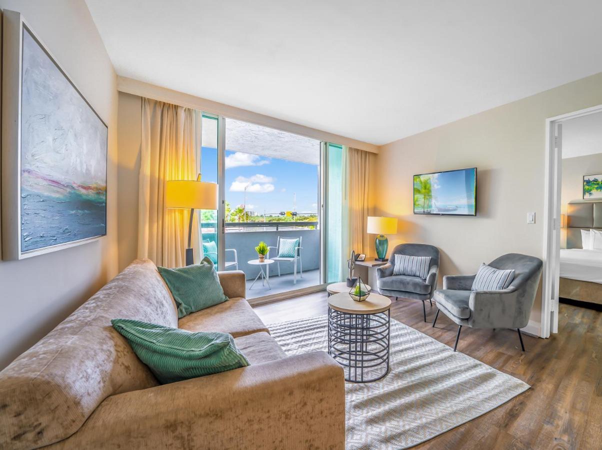 Waterview Condo- Spacious 2 Bedroom - Central - Steps To Beach フォート・ローダーデール エクステリア 写真