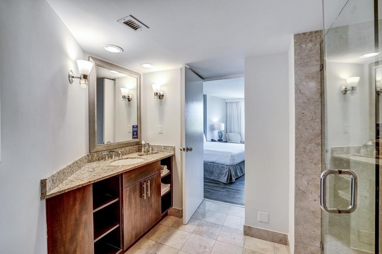 Waterview Condo- Spacious 2 Bedroom - Central - Steps To Beach フォート・ローダーデール エクステリア 写真