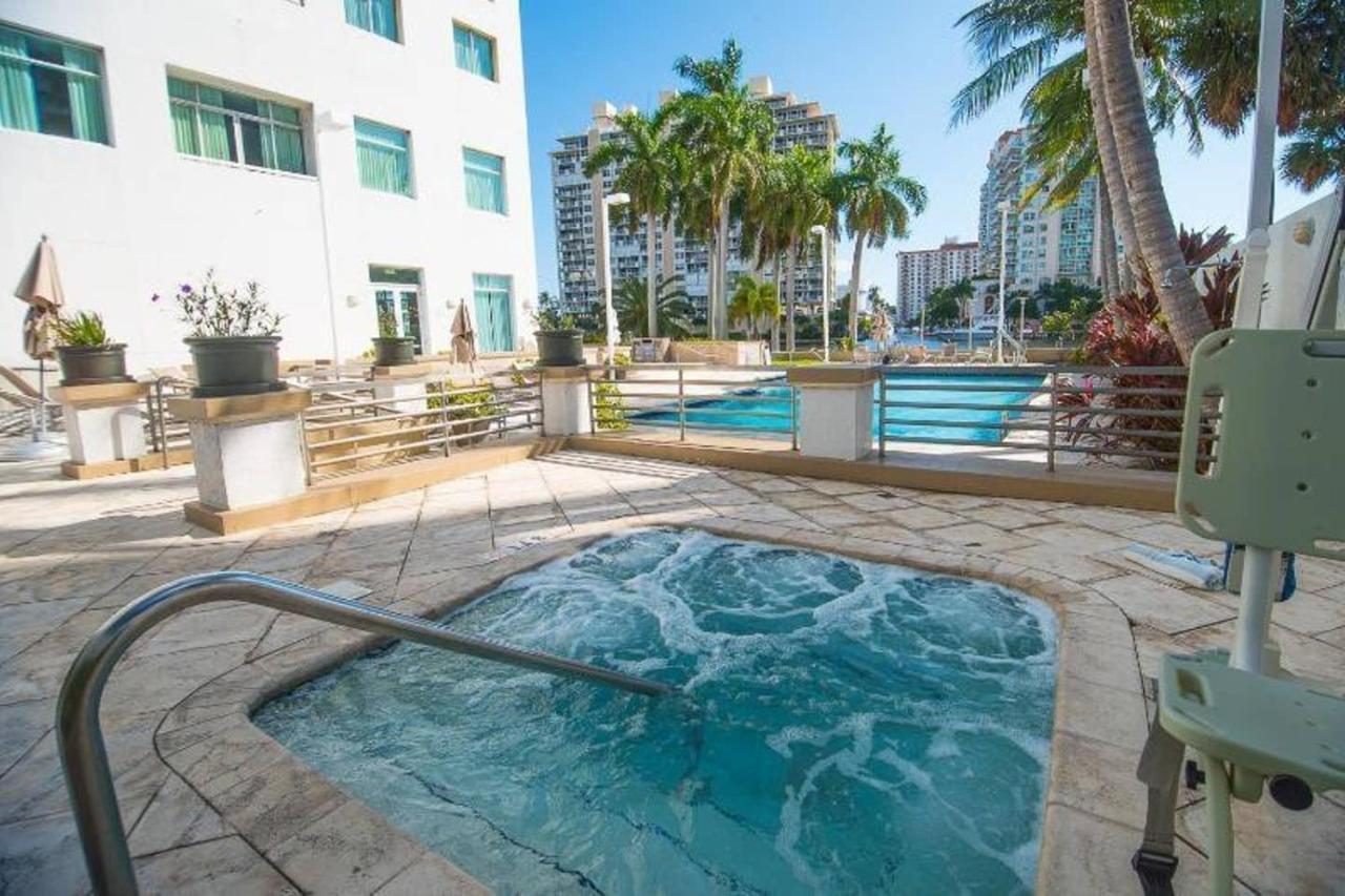 Waterview Condo- Spacious 2 Bedroom - Central - Steps To Beach フォート・ローダーデール エクステリア 写真